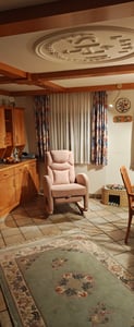 okwish Schaukelstuhl Relaxsessel Posterstuhl mit Fußstütze,für den Innenbereich mit hoher Rückenlehne,dicke Polsterung,Weiß Kunden-Foto 1