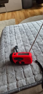 Solar radio,Selbstbetriebenes Kurbelradio mit LED-Taschenlampe,Notfallradio AM/FM Wetter Wind Up Radio, Handkurbel-Dynamo für Notladung von Smartphone Kunden-Foto 15