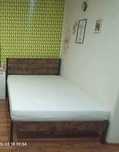 Struttura letto Struttura letto per materasso 140 x 200 cm, letto in metallo Struttura letto in metallo con rete a doghe, struttura letto con testiera, marrone + nero Foto del cliente 1