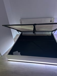 Flieks Polsterbett 160x200cm mit USB & Typ-C, Doppelbett Jugendbett mit LED, Hydraulisches Stauraumbett Boxspringbett mit Lattenrost, PU, Schwarz Kunden-Foto 1