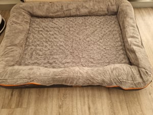 Ortopedický pelíšek pro psy Premium s vaječnou pěnou, extra popruh, nepromokavý vnitřní potah, pohovka pro psy, polštář pro psy, nadýchaný, snímatelný potah, pratelný, 106 x 81 x 17 cm, tmavě šedá (XXL) Fotografie od zákazníka č. 14