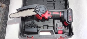 Mini Kettensäge, 6 Zoll 21V Elektro-Kettensäge mit 2x Akuu 5x Kette 1x Führungsplatte und 1x Aufbewahrungsbox, ragbare Handgeführte Akku Kettensäge Kunden-Foto 5