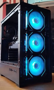 BROONBEE A-3607 Gaming PC-Gehäuse Midi-Tower Schwarz, Mesh-Front, Tempered Glass, Micro-ATX/ATX/E-ATX, GPU bis 330 mm, 8x 120 mm Lüfterplätze, USB 3.0 Kunden-Foto 2