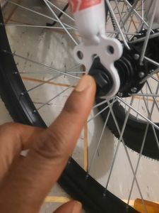 HILAND Rocket 20 Zoll Kinderfahrrad Mountainbike Kinder MTB für Jungen und Mädchen mit Shimano 6 Gang Schaltung Licht Gepäckträger, Weiß Kunden-Foto 11