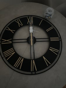 BELIANI Wanduhr Schwarz Metall Rund 80 cm mit Zifferblatt Zeigern Römischen Zahlen Batteriebetrieben Modern Loft Design Uhr ohne Indizes Sekundenzähler Kunden-Foto 1