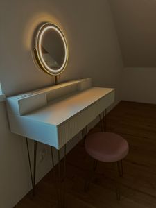 VASAGLE Schminktisch mit Hocker und Beleuchtung, Steckdosenleiste, Spiegel, Frisiertisch, 40 x 100 x 134,8 cm, Kosmetiktisch mit Schubladen Kunden-Foto 2
