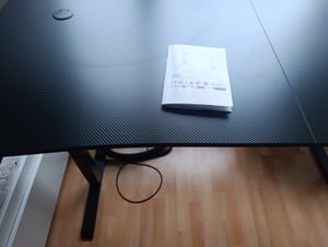 FIVMEN Höhenverstellbarer Schreibtisch elektrisch,Verstellbarer Computertisch Standing Desk mit Typ-C Ladeanschluss,,Schwarz, 140 x 60 cm Kunden-Foto 1