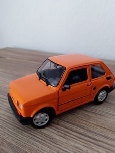 Welly FIAT 126p Orange Maßstab 1:21 Modellauto 24066 Kunden-Foto 1