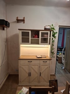 Příborník VASAGLE, kuchyňská skříňka, úložná skříňka, s osvětlením, nabíjecí stanicí a zásuvkami, 39,5 x 106,5 x 180,6 cm, nastavitelné police Fotografie od zákazníka č. 7