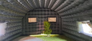 VEVOR Aufblasbares Partyzelt 9x6x4 m, Würfelzelt für Disco Nachtclub, Pavillon Hochzeitszelt mit 1100 W Gebläse, Sandsack, 2 Fenster für Veranstaltungen, Geburtstag, Hochzeit, Schwarz Kunden-Foto 2