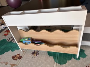 COSTWAY Kindertisch mit 2 Stühlen, Kindersitzgruppe, 4 in 1 Kinder Maltisch mit Tischplatte, Bücherregal & Stoffschubladen für Kinder ab 3+, Natur Kunden-Foto 5