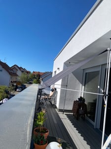 250 x 180 cm Klemmmarkise mit Handkurbe, ohne Bohren, Höhenverstellbare Balkonmarkise, Sonnenschutz Markise für Terrasse Balkon Veranda (Grau) Kunden-Foto 2