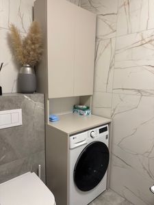 PLATAN ROOM Waschmaschinenschrank 210 cm hoch Badezimmerschrank mit 3 Regalen Überbauschrank für Waschmaschine und Wäschetrockner Lehm Grau Kunden-Foto 5