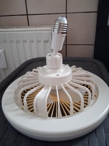 30W Deckenventilator mit Beleuchtung und Fernbedienung, Mini LED Deckenleuchte mit Ventilator, Helligkeit und Farbe 3 Modi Dimmbar Schlafzimmer Küche Esszimmer Lampe, Weiß Kunden-Foto 1