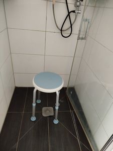 Lospitch Badhocker Duschhocker & -sitze Duschen höhenverstellbarer Badehilfe Badestuhl Quadrat Duschhocker Kunden-Foto 1