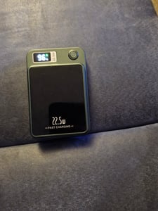 Magnetische Powerbank 10000mAh Mini  PD 22.5W Schnellladen mit LED Display Wireless Power Bank – Weiß / 10.000 mAh Kunden-Foto 1