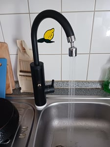 Elektrische Küchenarmatur mit Durchlauferhitzer, Gebürstet Wasserhahn Küche mit LED Temperaturanzeige，Smart Heater Wasserhahn 360° drehbar Kunden-Foto 1