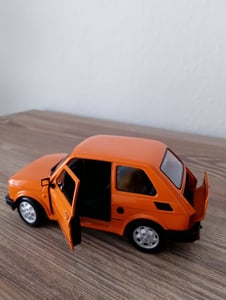 Welly FIAT 126p Orange Maßstab 1:21 Modellauto 24066 Kunden-Foto 2