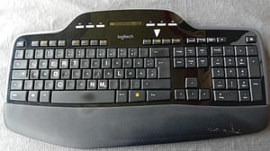 Tastaturaufkleber Deutsch I Schwarze Tastaturaufkleber mit weißen Buchstaben I 8 x 8 mm I für PC und Laptop - Perfekter Ersatz für jedes Keyboard I hin184 Kunden-Foto 1