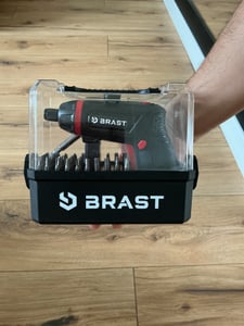 Wkrętarko-wiertarka akumulatorowa BRAST | 4.0V / 2Ah Li-Ion | 54 końcówki chromowo-wanadowe | obrotowa głowica | kabel USB-C do ładowania | zintegrowany akumulator i zabezpieczenie przed przeciążeniem Zdjęcie produktu od klienta nr 2