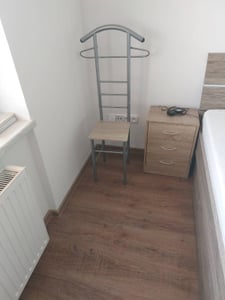 Stojan na kabáty so stoličkou, do spální, šatníkov, vešiak na kabáty a sedadlo s vešiakom na odevy, výška 119 cm Fotografia od zákazníka č. 1
