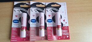 Vaseline x Emily in Paris Nude Nouveau | Feuchtigkeitsspendender Lippenbalsam Stick | Limited Edition |  (3er Pack Nude Nouveau) Kunden-Foto 1