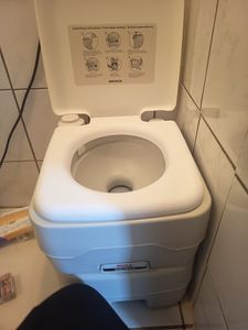 Campingtoilette, Tragbare Toilette, Reisetoilette Meteor 10L mit Spülung Kunden-Foto 1