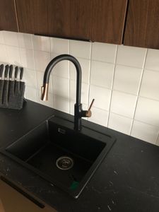Wasserhahn Küche Wandmontage Schwarz,180° drehbar Silikon in Lebensmittelqualität Wand Küchenarmatur 342 mm, Wandarmatur Flexibel Ausziehbarer, Spültischarmatur für Küche Messing Kunden-Foto 6