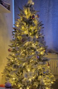 COSTWAY Albero di Natale artificiale 136 cm con neve, albero di Natale con 150 LED bianchi caldi, 384 punte di rami misti, albero di Natale artificiale Foto del cliente 3