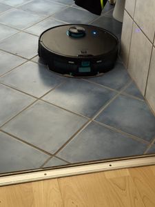 Robot aspirapolvere a secco TU20UL 8000 Pa di potenza di aspirazione, robot aspirapolvere con stazione di aspirazione 4L, 200min, rilevamento laser degli ostacoli supportato da AI Foto del cliente 9
