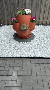 Jardinera "Oasi" de plástico, color terracota, dimensiones: 80 cm de diámetro x 80 cm de altura Foto del cliente 2