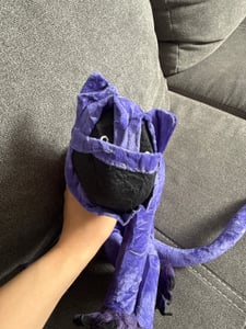 Wiztex Lila: Un adorable peluche morado, ideal para jugar y abrazar, perfecto como regalo de peluche. Juguete de colección inspirado en videojuegos Foto del cliente 1