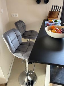 Yaheetech 2er Set Barhocker Barstühle Höhenverstellbar 360°Drehbar Küchenstühle mit Rückenlehne und Fußstütze, Barstuhl PolyurethanKunstleder Sitzhöhe 62,5 cm - 84,5 cm für die Küche, Braun Kunden-Foto 1
