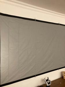 265 x 150 cm projectiescherm met lichtonderdrukking, geschikt voor zowel binnen- als buitenprojecties. Projectiescherm voor beamer - PROJSCRE Klantenfoto 1