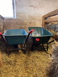GARDEBRUK Schubkarre 2 Rad 150kg 100L Stahlfelge 2 Luftreifen Autoventil Gleitlager Kunden-Foto 1