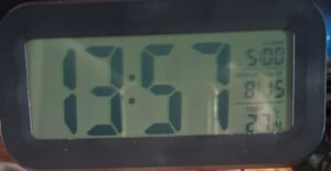 LED Wecker Digital Alarmwecker Uhr Kalender Beleuchtet Schlummerfunktion Alarm Rosa Kunden-Foto 1