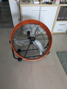 Wentylator rolkowy VEVOR, 24-calowy wentylator podłogowy, 3-biegowy wentylator przemysłowy, 8600 CFM, regulowany wentylator 360°, wentylator rolkowy do wnętrz Zdjęcie produktu od klienta nr 1