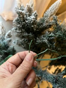Yorbay 210cm Künstlicher Weihnachtsbaum Slim mit Beleuchtung LED Tannenbaum für Weihnachten-Dekoration, Schneebeflockt, Schmal, Weiß Kunden-Foto 11