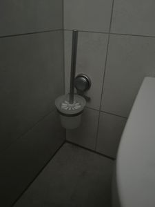 Spazzola per WC MSV® senza foratura, kit per WC con ventosa di grande capacità, in alluminio Foto del cliente 1