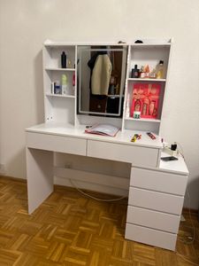 Toaletní stolek VASAGLE s osvětlením LED, nastavitelným jasem, se 6 zásuvkami bez stoličky Fotografie od zákazníka č. 4