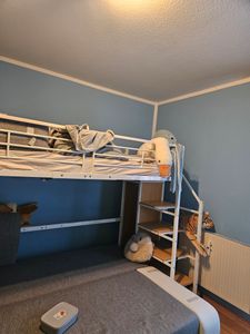 Flieks Etagenbett 90x200cm mit L-förmigem Schreibtisch und Eisengitterregal, Hochbett mit Treppe und Garderobe, Kinderbett Metallbett Einzelbett, Weiß Kunden-Foto 1