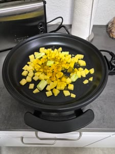Clatronic Partypfanne | Multifunktionspfanne zum Kochen, Braten, Dünsten und Warmhalten | Antihaftbeschichteter Bräter | Inkl. Glasdeckel | PP 3401 Kunden-Foto 1