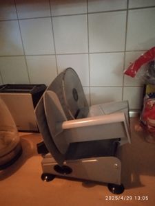 200W Elektrischer Allesschneider Edelstahl, Verstellbare Küchenmaschine - 2 Klingen - Wurstschneidemaschine - Brotschneidemaschine, Schinkenschneider Kunden-Foto 3