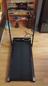 Laufband Klappbar mit Neigung - 4 in 1 Walking Pad mit 5% Steigung für Zuhause - 1-8 km/h - 2.5 ps Laufpad Gehband Lauf Laufbänder - Schwarz Kunden-Foto 1