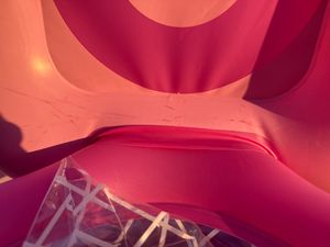 Playtive Hüpfburg Springburg 14- teilig pink mit Basketballkorb und Wurfspiel Kunden-Foto 3