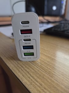 65W Schnellladegerät mit 5 Anschlüssen, Universeller Reise Ladegerät, USB C Ladegerät - SPEEDPOD Kunden-Foto 1