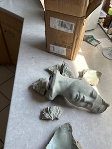 Busto per piante VALO in Vetroceramica bianca e crema Foto del cliente 1