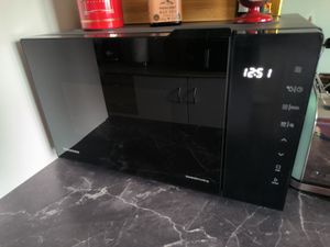 Hisense H23MOBS5HG4, Na pracovnú dosku, Mikrovlnná rúra s grilom, 23 L, 800 W, Vstavaný displej, Dotyk Fotografia od zákazníka č. 1