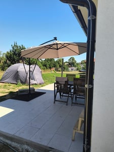 tillvex Alu Ampelschirm Blau LED Solar Ø 300 cm mit Kurbel | Sonnenschirm mit An-/Ausschalter | Gartenschirm UV-Schutz Aluminium | Kurbelschirm mit Ständer Marktschirm wasserdicht Kunden-Foto 2
