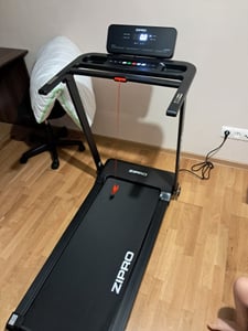 ZIPRO Catwalk Walking Pad – elektrický běžecký pás pro stůl, ultraplochý a kompaktní, chodící pás pro domácí kancelář – kompatibilní s aplikacemi, 1–6 km Fotografie od zákazníka č. 5